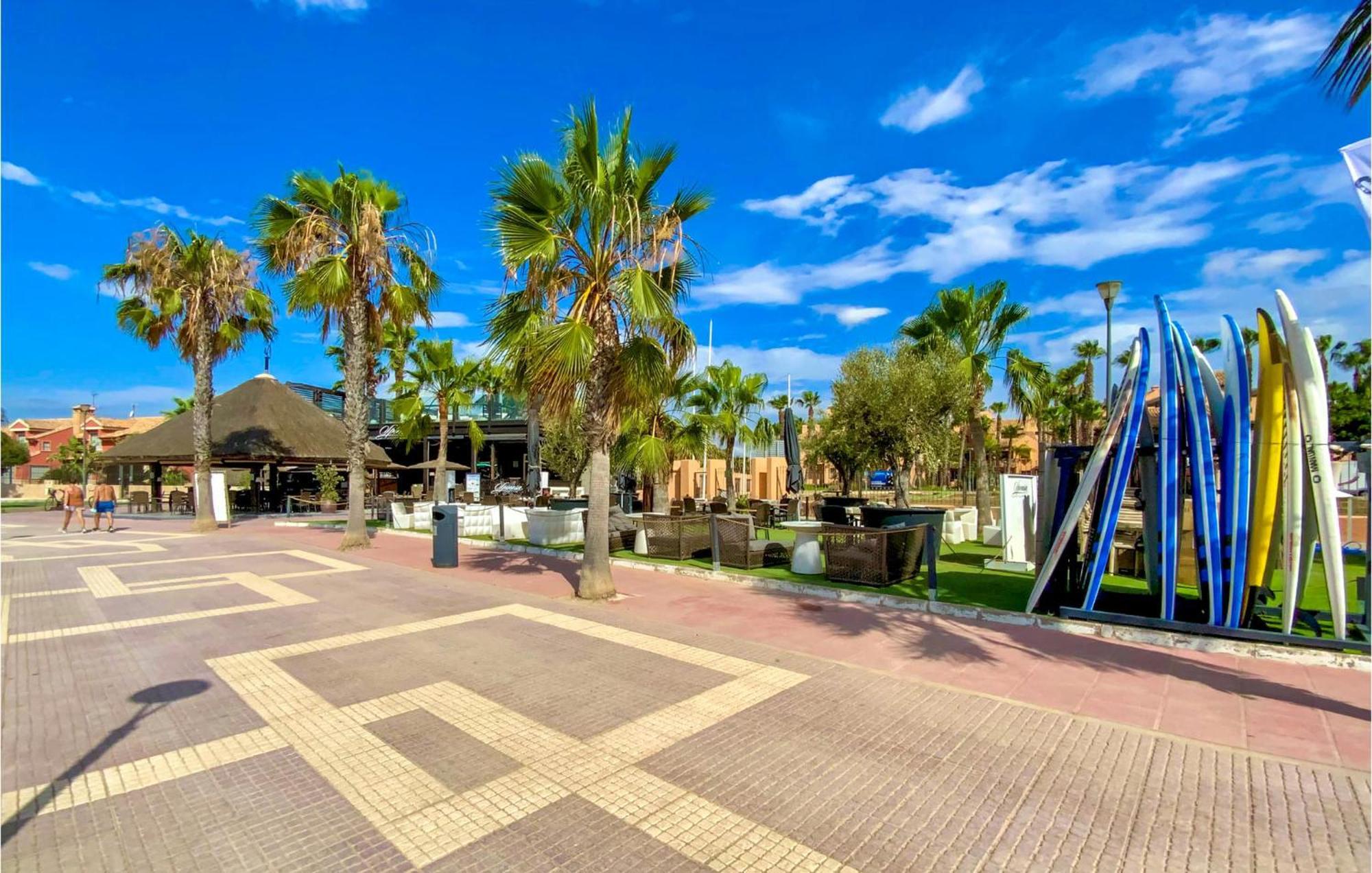 Lovely Apartment In Los Alcazares With Kitchen מראה חיצוני תמונה