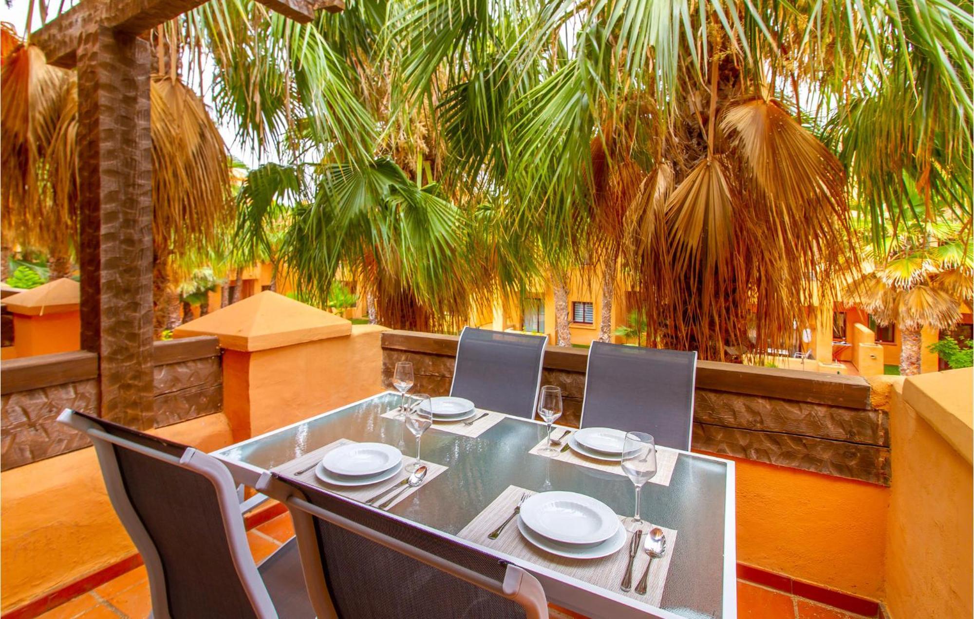 Lovely Apartment In Los Alcazares With Kitchen מראה חיצוני תמונה